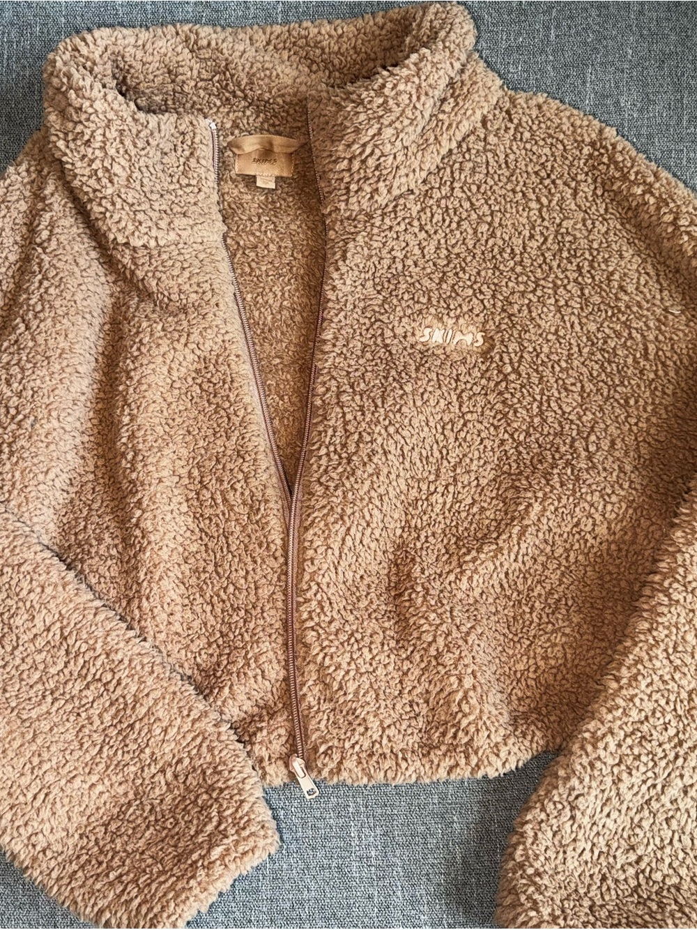 SKIMS Cropped Teddy Sherpa Zip Jacket in Camel